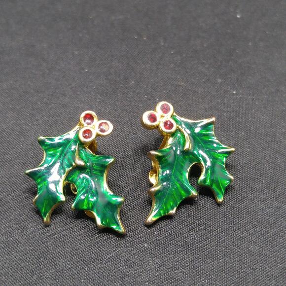 Vintage Christmas Clip Earrings, Enamel Holly Leaves, 1970s Jewelry - Picture 9 of 10